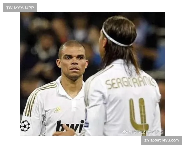 比利亚雷亚尔佩佩扮演二前锋 布坎南右路支撑战术平衡 比利亚雷亚尔佩佩扮演二前锋 布坎南右路支撑战术平衡